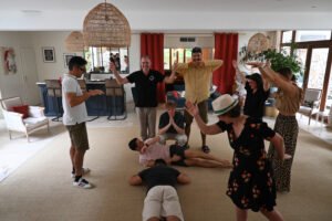 Exercice de cohésion d'équipe - tableau vivant SEO